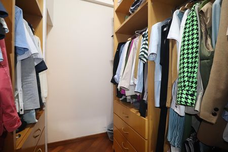 Casa à venda com 120m², 3 quartos e 2 vagasCloset Quarto 1 suíte