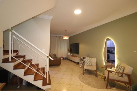 Sala de casa à venda com 3 quartos, 120m² em Vila Scarpelli, Santo André