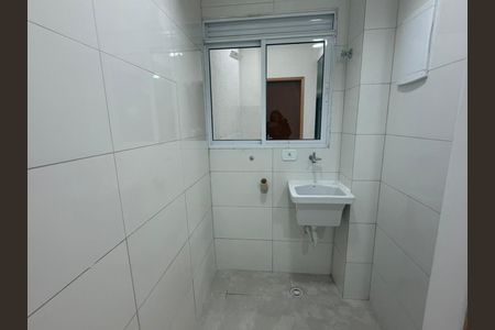 Área de serviço de apartamento para alugar com 2 quartos, 59m² em Jardim Caguassu, São Paulo