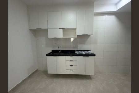 Cozinha de apartamento para alugar com 2 quartos, 59m² em Jardim Caguassu, São Paulo