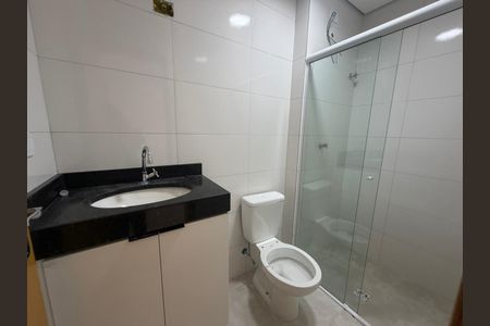 Banheiro de apartamento para alugar com 2 quartos, 59m² em Jardim Caguassu, São Paulo