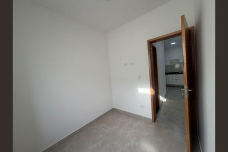 Quarto 2 de apartamento para alugar com 2 quartos, 59m² em Jardim Caguassu, São Paulo