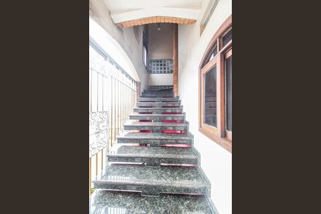 Apartamento para alugar com 250m², 1 quarto e sem vaga Apartamento para alugar com 250m², 1 quarto e sem vagaEscada