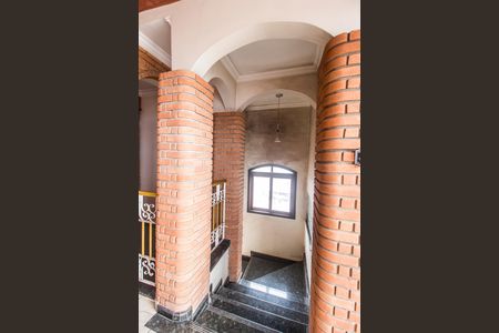 Apartamento para alugar com 250m², 1 quarto e sem vaga Apartamento para alugar com 250m², 1 quarto e sem vagaEscada