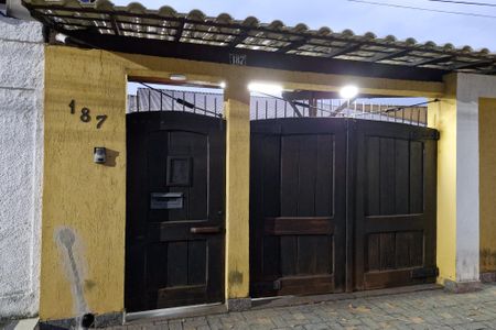 Casa para alugar com 300m², 3 quartos e 2 vagas Casa para alugar com 300m², 3 quartos e 2 vagasFachada