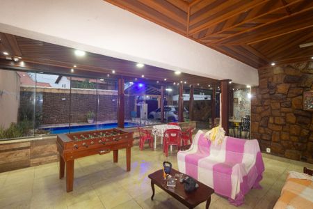 Casa para alugar com 300m², 3 quartos e 2 vagas Casa para alugar com 300m², 3 quartos e 2 vagasVaranda