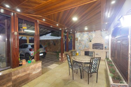 Casa para alugar com 300m², 3 quartos e 2 vagas Casa para alugar com 300m², 3 quartos e 2 vagasVaranda