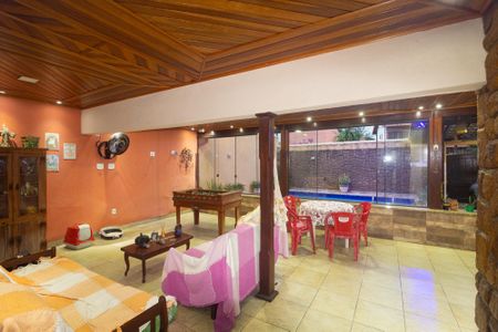 Casa para alugar com 300m², 3 quartos e 2 vagas Casa para alugar com 300m², 3 quartos e 2 vagasVaranda
