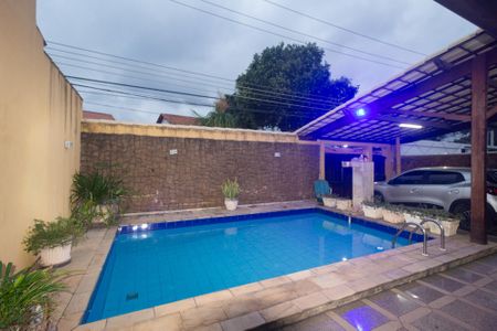 Casa para alugar com 300m², 3 quartos e 2 vagas Casa para alugar com 300m², 3 quartos e 2 vagasPiscina