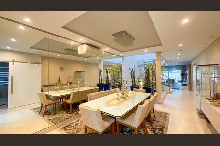 Casa de condomínio à venda com 600m², 4 quartos e 10 vagas Casa de condomínio à venda com 600m², 4 quartos e 10 vagasSala de Jantar