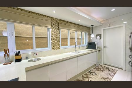 Casa de condomínio à venda com 600m², 4 quartos e 10 vagas Casa de condomínio à venda com 600m², 4 quartos e 10 vagasCozinha