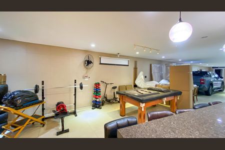 Casa de condomínio à venda com 600m², 4 quartos e 10 vagas Casa de condomínio à venda com 600m², 4 quartos e 10 vagasSalão de jogos