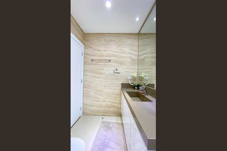 Casa de condomínio à venda com 600m², 4 quartos e 10 vagas Casa de condomínio à venda com 600m², 4 quartos e 10 vagasBanheiro da Suíte 2