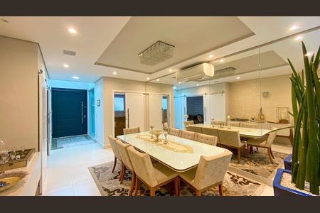 Casa de condomínio à venda com 600m², 4 quartos e 10 vagas Casa de condomínio à venda com 600m², 4 quartos e 10 vagasSala de Jantar