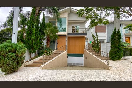 Casa de condomínio à venda com 600m², 4 quartos e 10 vagas Casa de condomínio à venda com 600m², 4 quartos e 10 vagasFachada