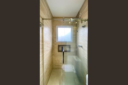 Casa de condomínio à venda com 600m², 4 quartos e 10 vagas Casa de condomínio à venda com 600m², 4 quartos e 10 vagasBanheiro da Suíte 1
