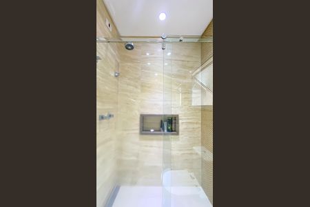 Casa de condomínio à venda com 600m², 4 quartos e 10 vagas Casa de condomínio à venda com 600m², 4 quartos e 10 vagasBanheiro da Suíte 3