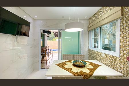 Casa de condomínio à venda com 600m², 4 quartos e 10 vagas Casa de condomínio à venda com 600m², 4 quartos e 10 vagasCozinha