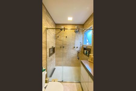 Casa de condomínio à venda com 600m², 4 quartos e 10 vagas Casa de condomínio à venda com 600m², 4 quartos e 10 vagasBanheiro da Suíte 4