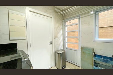 Casa de condomínio à venda com 600m², 4 quartos e 10 vagas Casa de condomínio à venda com 600m², 4 quartos e 10 vagasÁrea de Serviço