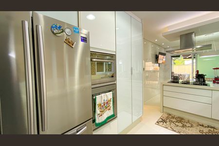 Casa de condomínio à venda com 600m², 4 quartos e 10 vagas Casa de condomínio à venda com 600m², 4 quartos e 10 vagasCozinha