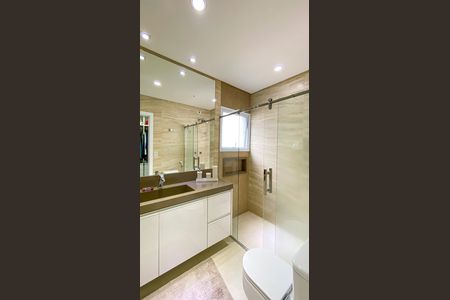 Casa de condomínio à venda com 600m², 4 quartos e 10 vagas Casa de condomínio à venda com 600m², 4 quartos e 10 vagasBanheiro da Suíte 2