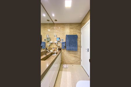 Casa de condomínio à venda com 600m², 4 quartos e 10 vagas Casa de condomínio à venda com 600m², 4 quartos e 10 vagasBanheiro da Suíte 4