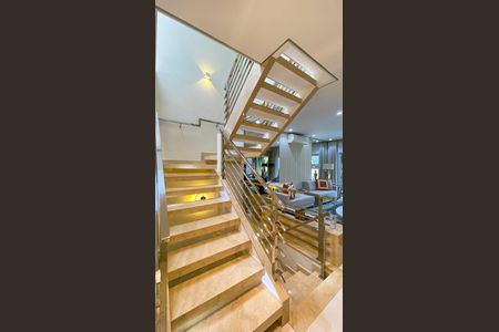 Casa de condomínio à venda com 600m², 4 quartos e 10 vagas Casa de condomínio à venda com 600m², 4 quartos e 10 vagasSala