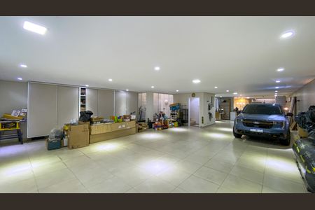 Casa de condomínio à venda com 600m², 4 quartos e 10 vagas Casa de condomínio à venda com 600m², 4 quartos e 10 vagasGaragem