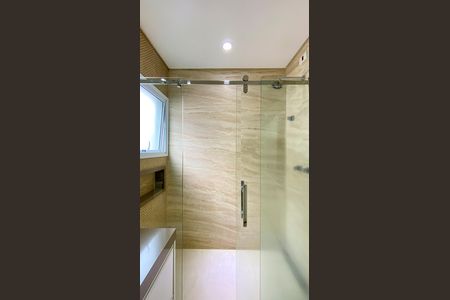 Casa de condomínio à venda com 600m², 4 quartos e 10 vagas Casa de condomínio à venda com 600m², 4 quartos e 10 vagasBanheiro da Suíte 2