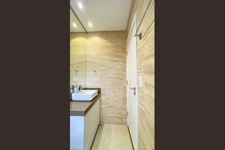 Casa de condomínio à venda com 600m², 4 quartos e 10 vagas Casa de condomínio à venda com 600m², 4 quartos e 10 vagasBanheiro da Suíte 1