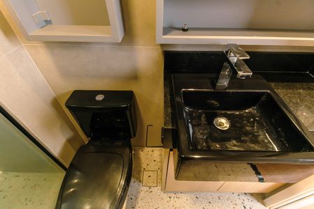 Apartamento à venda com 69m², 2 quartos e 2 vagas Apartamento à venda com 69m², 2 quartos e 2 vagasBanheiro da Suíte 1