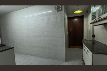 Apartamento para alugar com 300m², 4 quartos e 2 vagas Apartamento para alugar com 300m², 4 quartos e 2 vagasCozinha e Área de Serviço