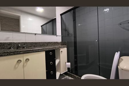 Apartamento para alugar com 300m², 4 quartos e 2 vagas Apartamento para alugar com 300m², 4 quartos e 2 vagasBanheiro Social