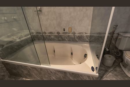 Apartamento para alugar com 300m², 4 quartos e 2 vagas Apartamento para alugar com 300m², 4 quartos e 2 vagasBanheiro da Suíte 2