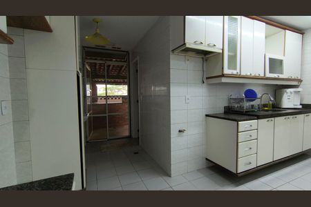 Apartamento para alugar com 300m², 4 quartos e 2 vagas Apartamento para alugar com 300m², 4 quartos e 2 vagasCozinha e Área de Serviço