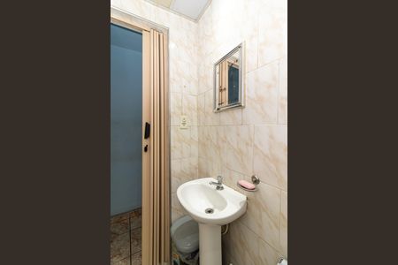 Casa para alugar com 100m², 3 quartos e 1 vaga Casa para alugar com 100m², 3 quartos e 1 vagaBanheiro social