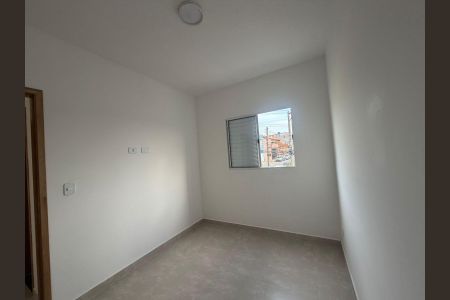 Quarto 1 de apartamento para alugar com 2 quartos, 50m² em Jardim Caguassu, São Paulo