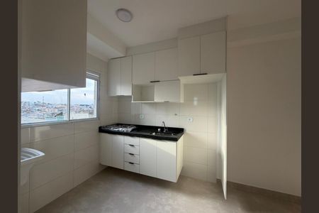 Cozinha de apartamento para alugar com 2 quartos, 50m² em Jardim Caguassu, São Paulo