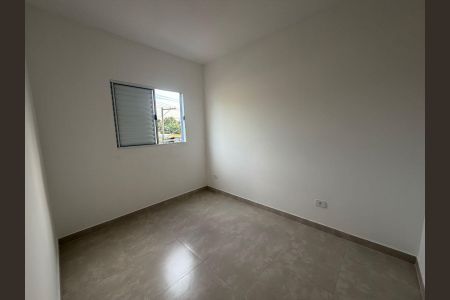 Quarto 1 de apartamento para alugar com 2 quartos, 50m² em Jardim Caguassu, São Paulo
