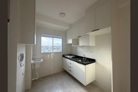 Cozinha de apartamento para alugar com 2 quartos, 50m² em Jardim Caguassu, São Paulo