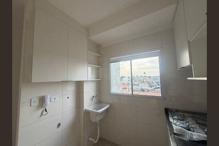 Cozinha de apartamento para alugar com 2 quartos, 50m² em Jardim Caguassu, São Paulo