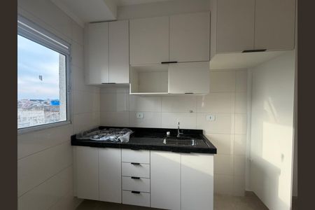 Cozinha de apartamento para alugar com 2 quartos, 50m² em Jardim Caguassu, São Paulo