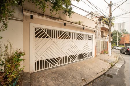 Casa para alugar com 140m², 2 quartos e 1 vaga Casa para alugar com 140m², 2 quartos e 1 vagaFachada