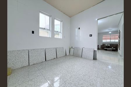 Casa à venda com 290m², 3 quartos e 2 vagas Casa à venda com 290m², 3 quartos e 2 vagasCozinha