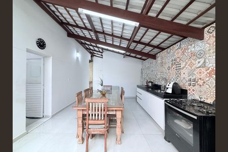 Casa à venda com 290m², 3 quartos e 2 vagas Casa à venda com 290m², 3 quartos e 2 vagasÁrea externa