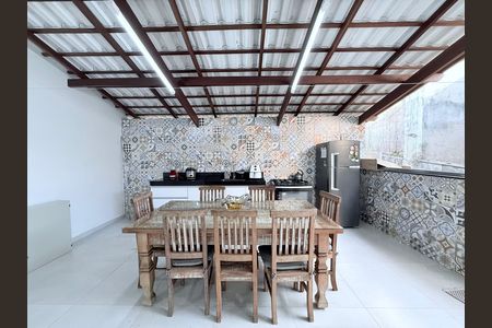 Casa à venda com 290m², 3 quartos e 2 vagas Casa à venda com 290m², 3 quartos e 2 vagasÁrea externa