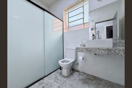 Casa à venda com 290m², 3 quartos e 2 vagas Casa à venda com 290m², 3 quartos e 2 vagasBanheiro