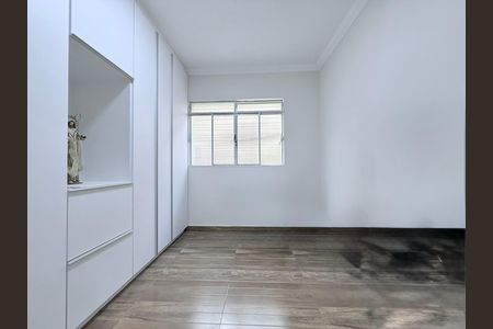 Casa à venda com 290m², 3 quartos e 2 vagas Casa à venda com 290m², 3 quartos e 2 vagasQuarto 2