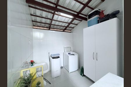 Casa à venda com 290m², 3 quartos e 2 vagas Casa à venda com 290m², 3 quartos e 2 vagasÁrea de serviço